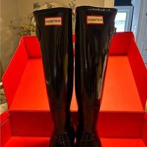 Hunter Women's Original Tall Gloss rain boots in black (WFT1000RGL